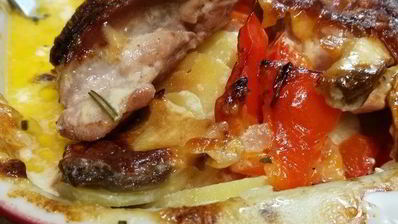 картофельный гратен с курицей и белыми грибами