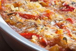 Картофельный гратен с перцами поблано и луком