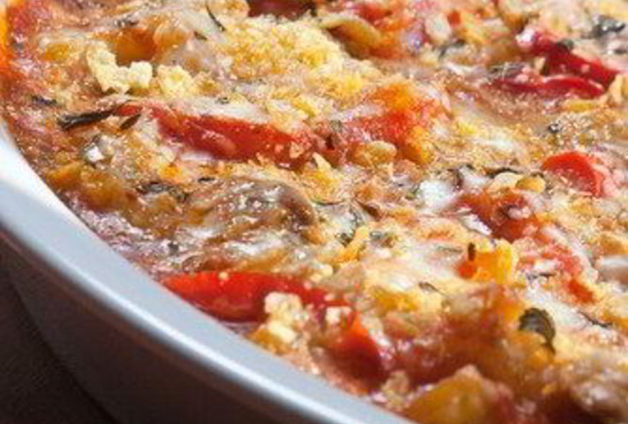 Картофельный гратен с перцами поблано и луком