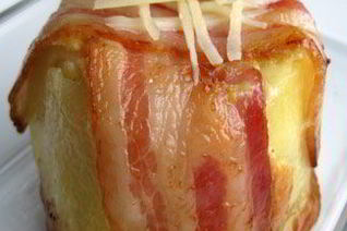 Картошечка запеченная в сметанном соусе с беконом