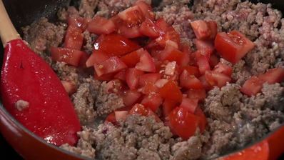 мусака с бараниной и соусом бешамель