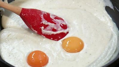 мусака с бараниной и соусом бешамель