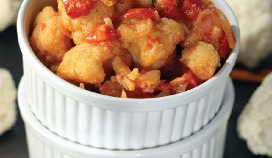 Рецепт цветной капусты, тушенной с томатами и корицей