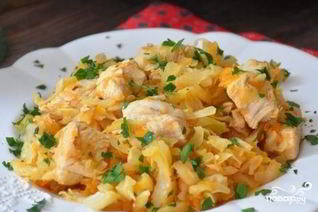 Тушеная капуста с индейкой