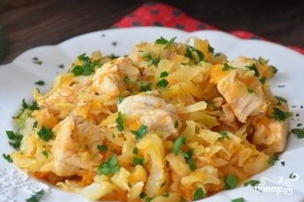 Тушеная капуста с индейкой