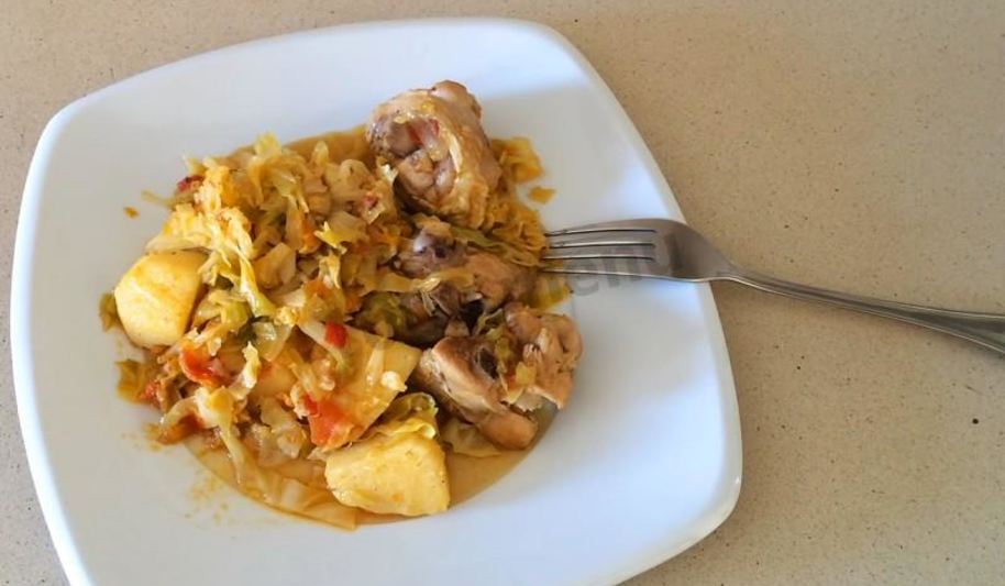 Рецепт тушеной капусты с картошкой и окорочками