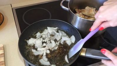 тушеная капуста с картошкой и окорочками