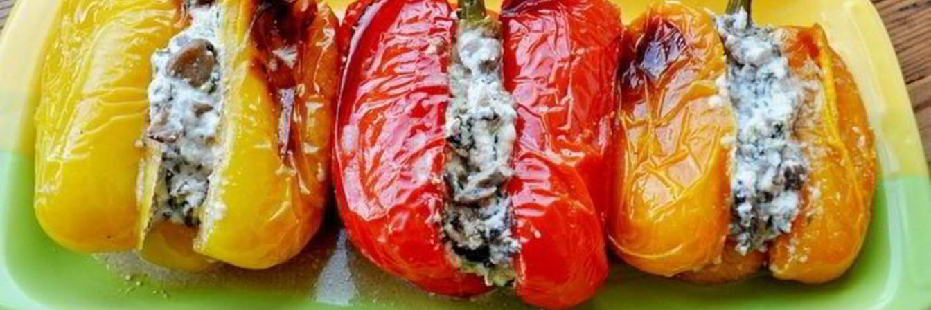 Запеченный перец, фаршированный вешенками и сыром