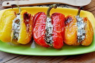 Запеченный перец, фаршированный вешенками и сыром