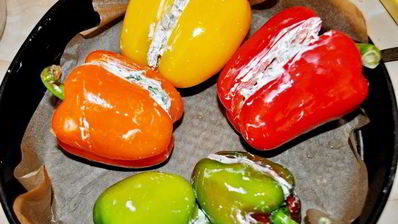 запеченный перец, фаршированный вешенками и сыром