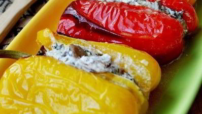 запеченный перец, фаршированный вешенками и сыром