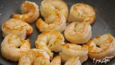 зеленая фасоль с тахини и креветками