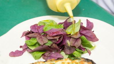 баклажаны с куриной печенью и овощами