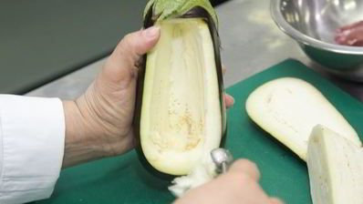 баклажаны с куриной печенью и овощами