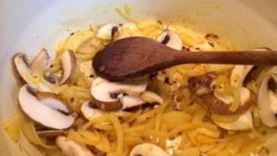 говяжья печень с грибами