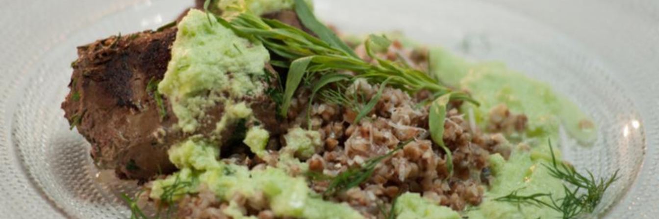 Говяжья печенка с гречотто и соусом из огурца