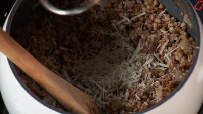 говяжья печенка с гречотто и соусом из огурца