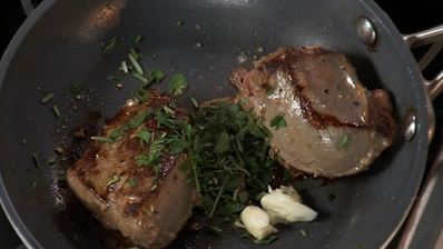 говяжья печенка с гречотто и соусом из огурца