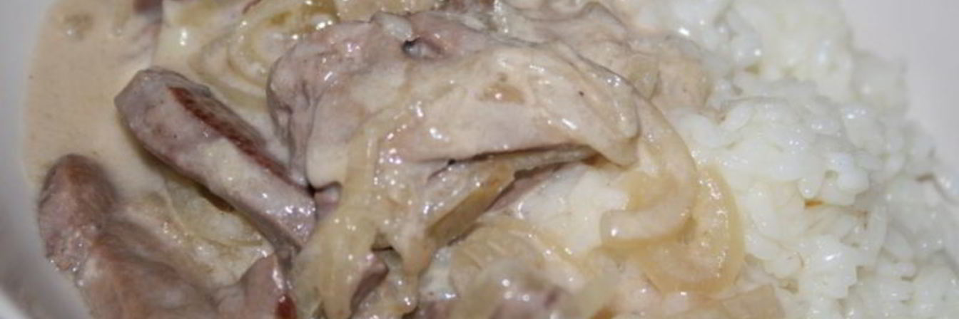 Индюшиная печень в сметанно-луковом соусе