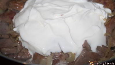 индюшиная печень в сметанно-луковом соусе