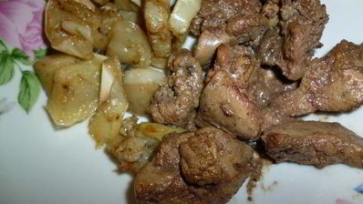 куриная печень с белыми баклажанами