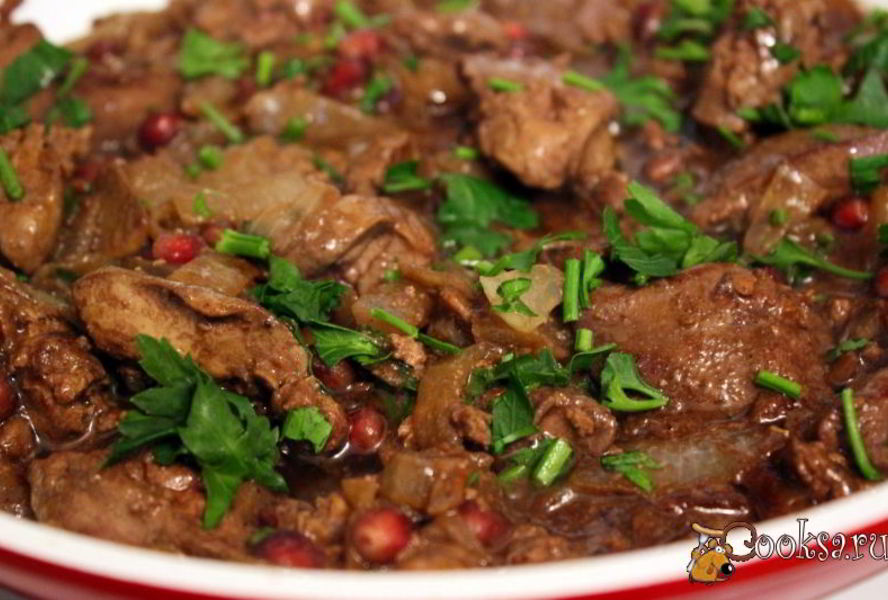 Куриная печень с гранатом и кунжутным соусом
