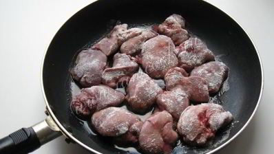 куриная печень с грибами в сметане