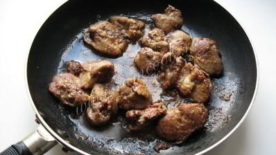 куриная печень с грибами в сметане