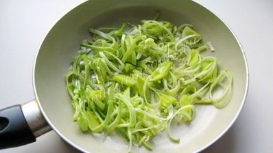 куриная печень с грибами в сметане