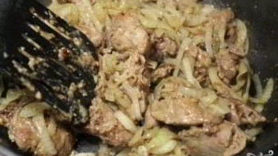 куриная печень с луком