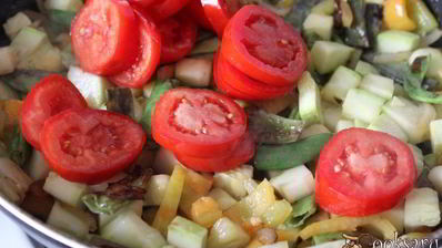 куриная печень с осенними овощами