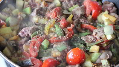 куриная печень с осенними овощами