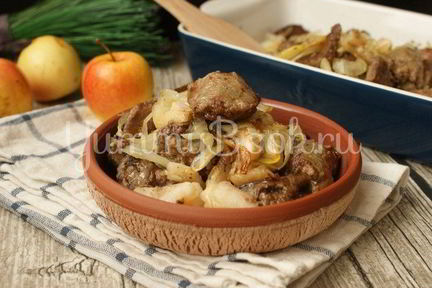 Куриная печень с яблоками