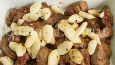 куриная печень с яблоками
