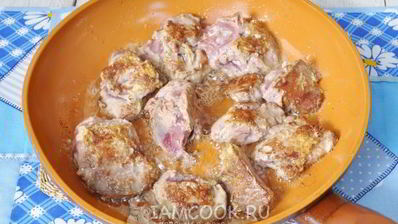 куриная печень тушеная в сметане