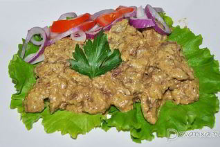 Куриная печень в орехово-сметанном соусе