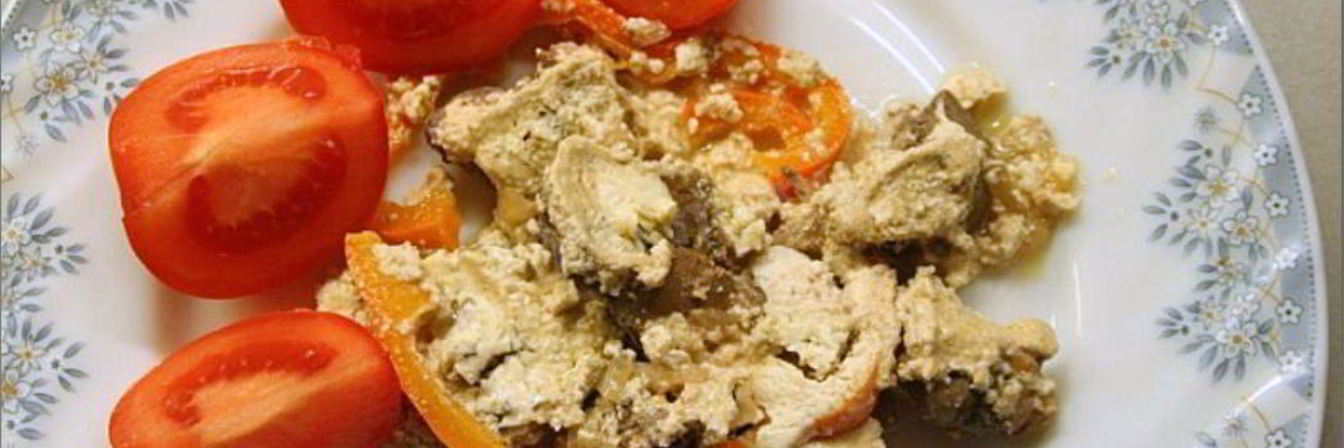 Куриная печень в сметане тушеная