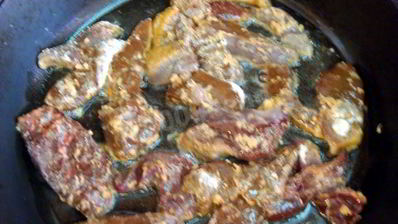 печень говяжья по-строгановски классически