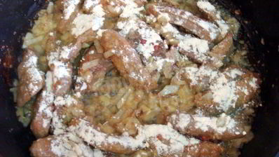 печень говяжья по-строгановски классически