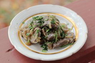 Печень по-строгановски