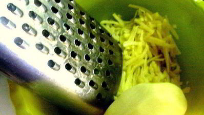 печень с грибами на картофельном блине