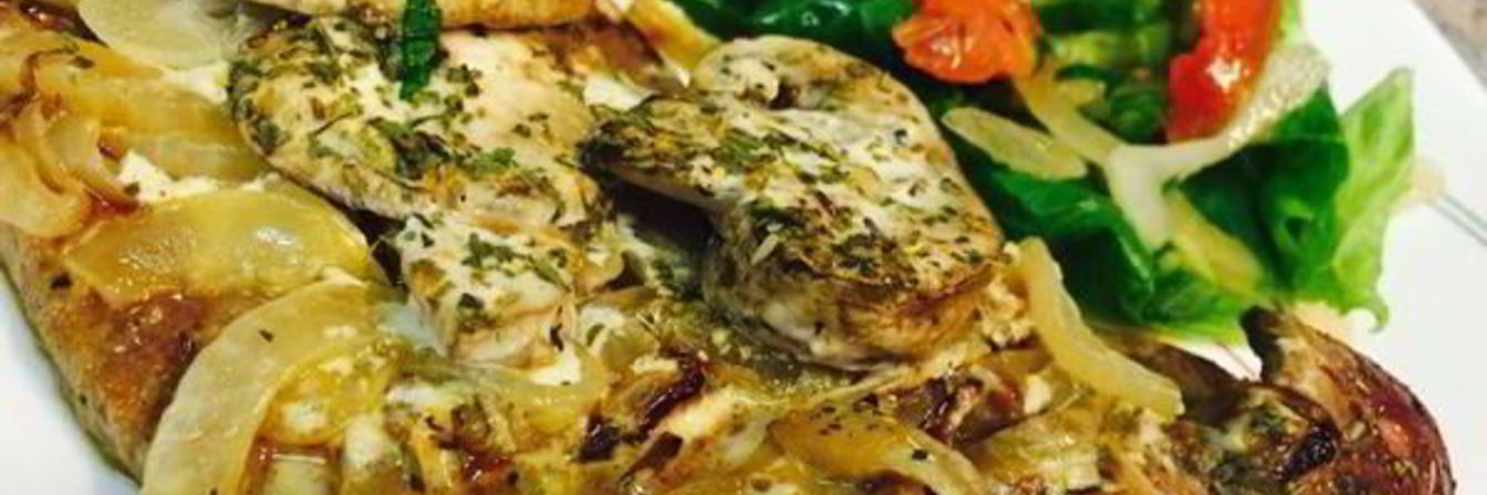 Печень с грибами под сливочным соусом