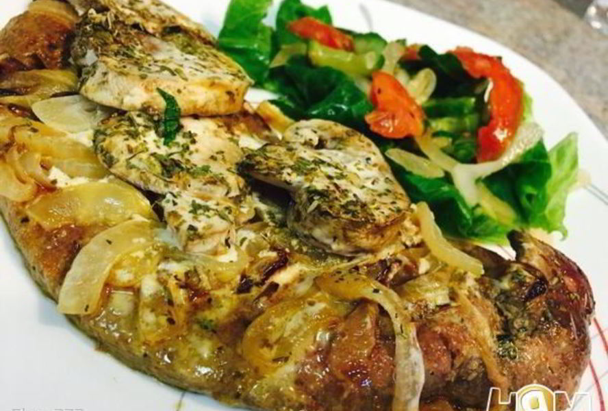 Печень с грибами под сливочным соусом