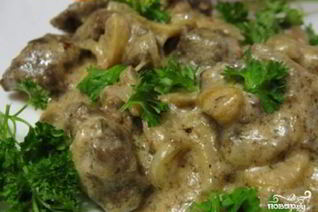 Печень с грибами в сметане