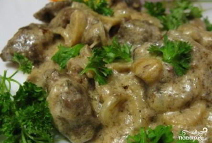 Печень с грибами в сметане