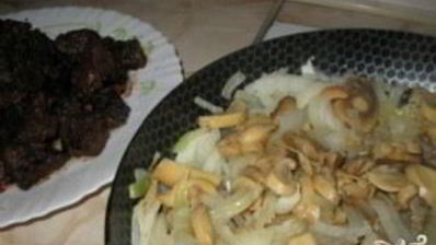 печень с грибами в сметане