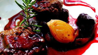 печень с вишней и розмарином