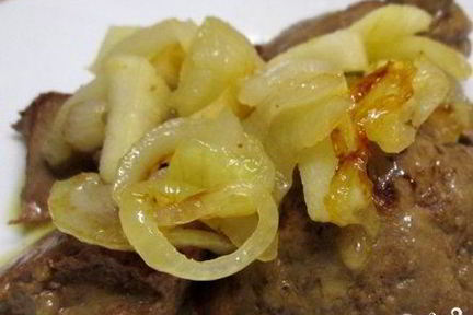 Печень с яблоками в мультиварке