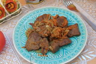 Печень свиная жареная с луком и морковью