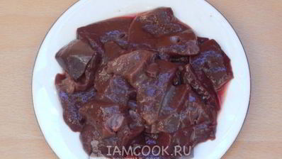 печень свиная жареная с луком и морковью